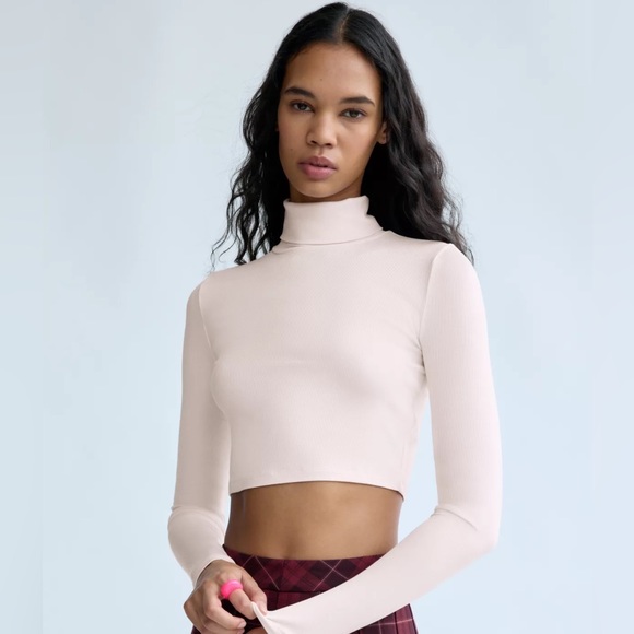 COPY - Aritzia sunday best freshman crop turtleneck longsleeve tee, size s - Picture 1 of 5